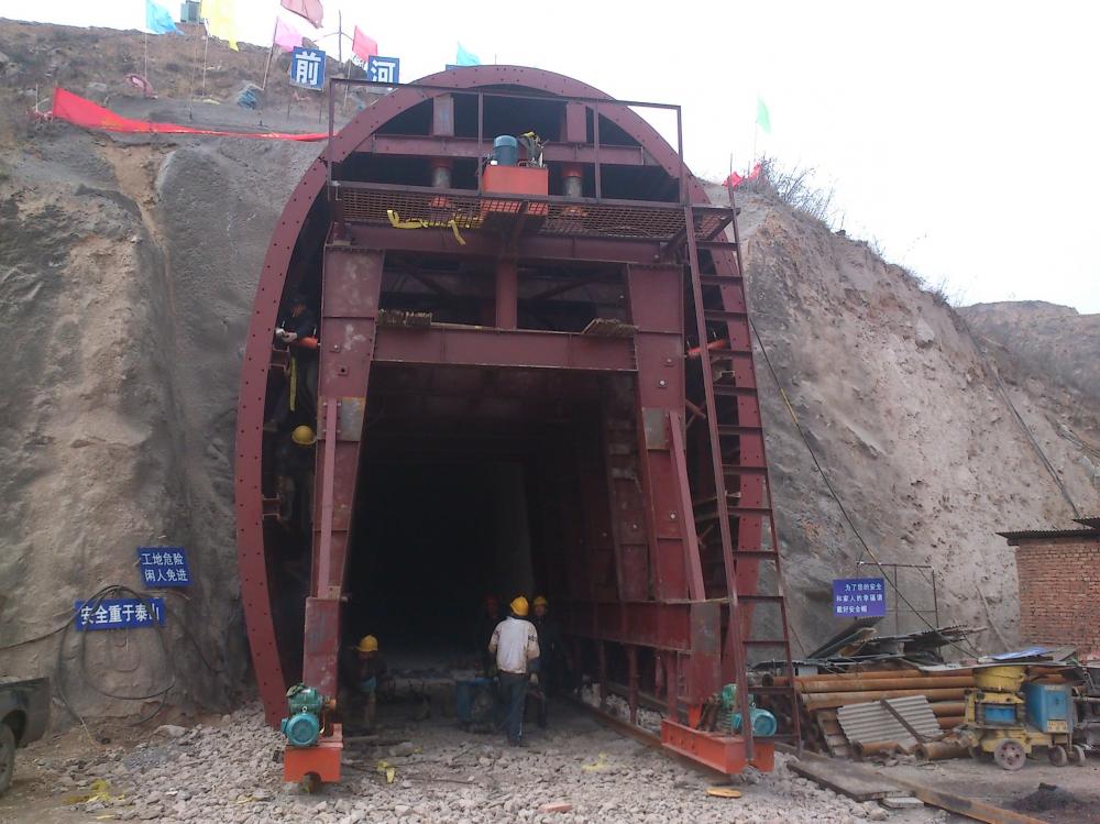 Molde de carro de revestimiento de túnel hidráulico