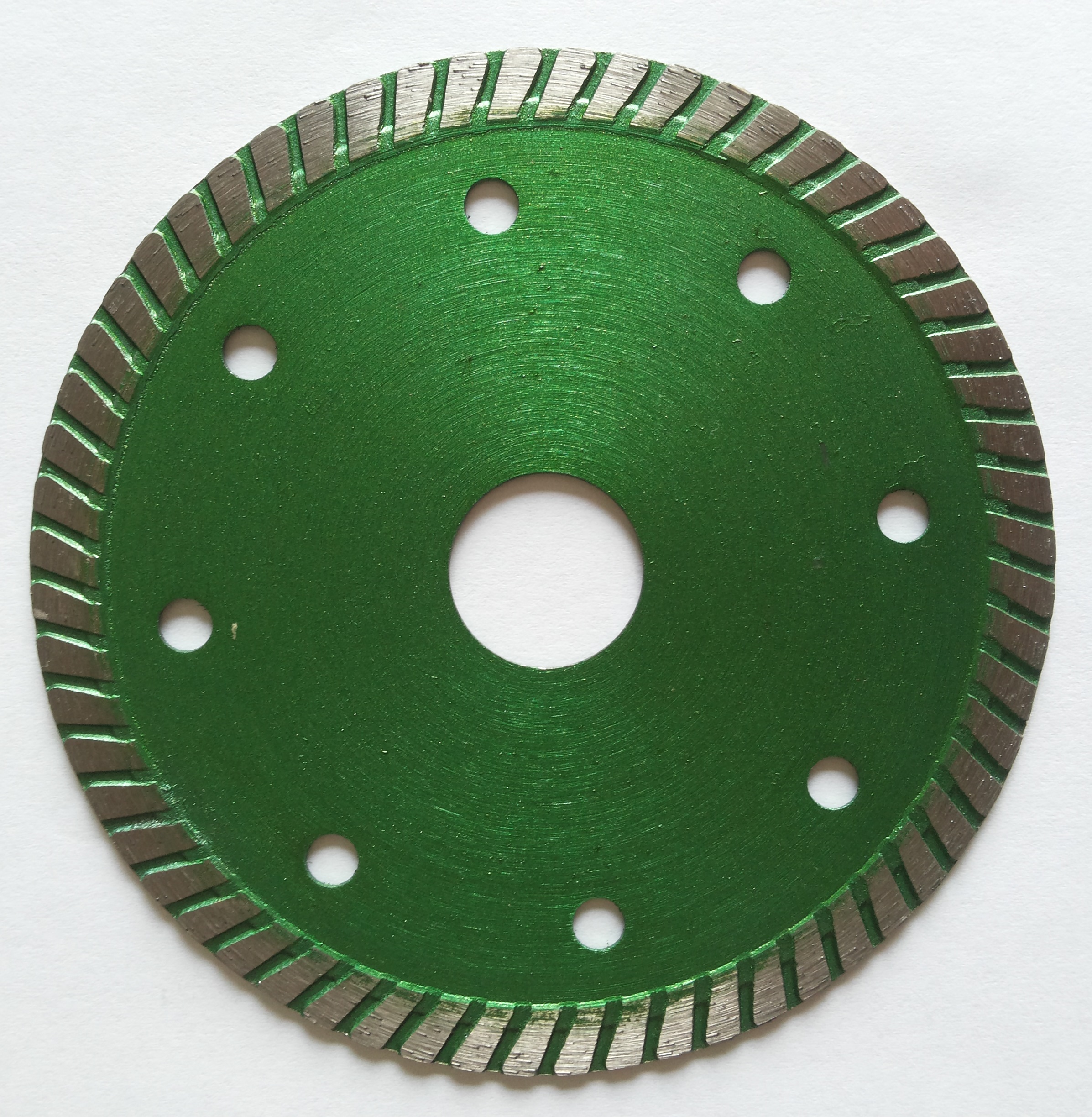Sintered hot-pressed turbo continous saw blade