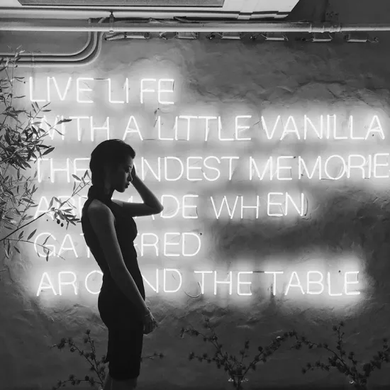 LIVE LIFE LED NEON LETTERS