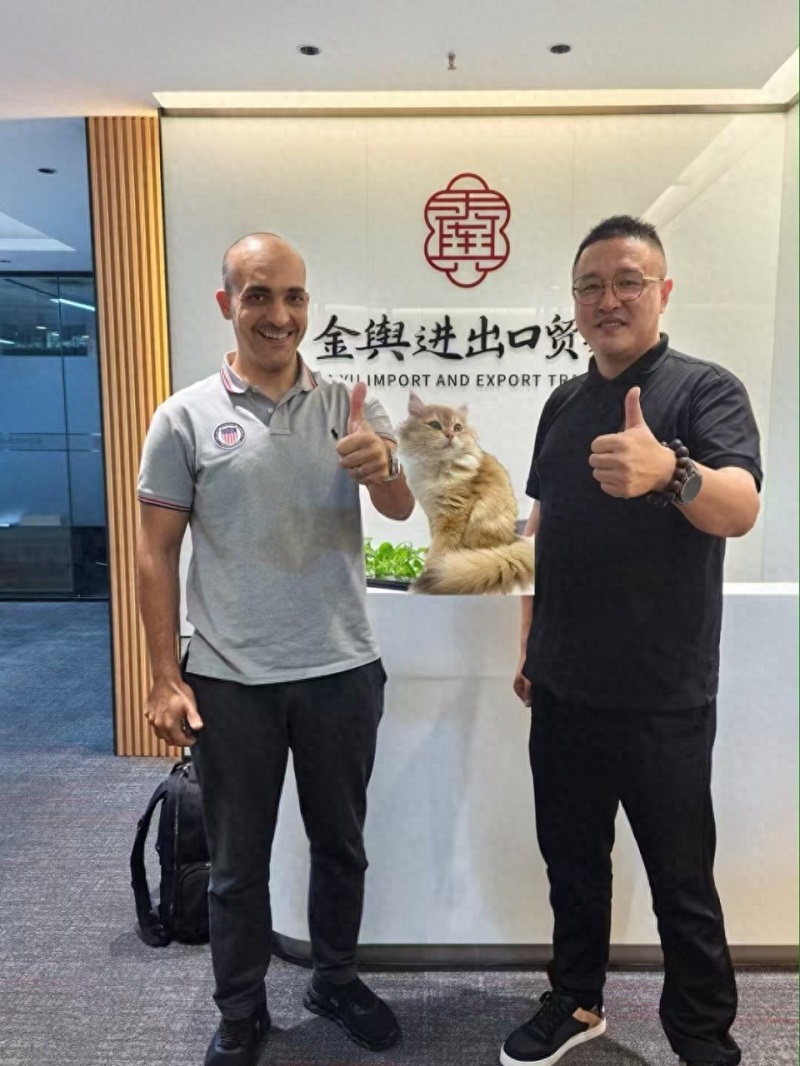 Jinyu International Trade welcomed international friends from various countries, establishing annual strategic partnerships and enjoying the beautiful scenery of the mountain city