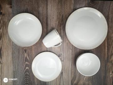 Porzellan-Abendessen mit realem Abziehbild