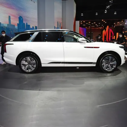 Red Flag E-HS9 690km Flag Enjoyment Edition