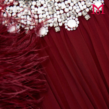 Vestido midi de plumas de gasa burdeos