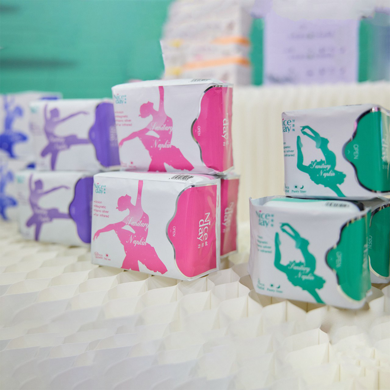 Ultra Thin Feminine Care anion antibacterial Pads