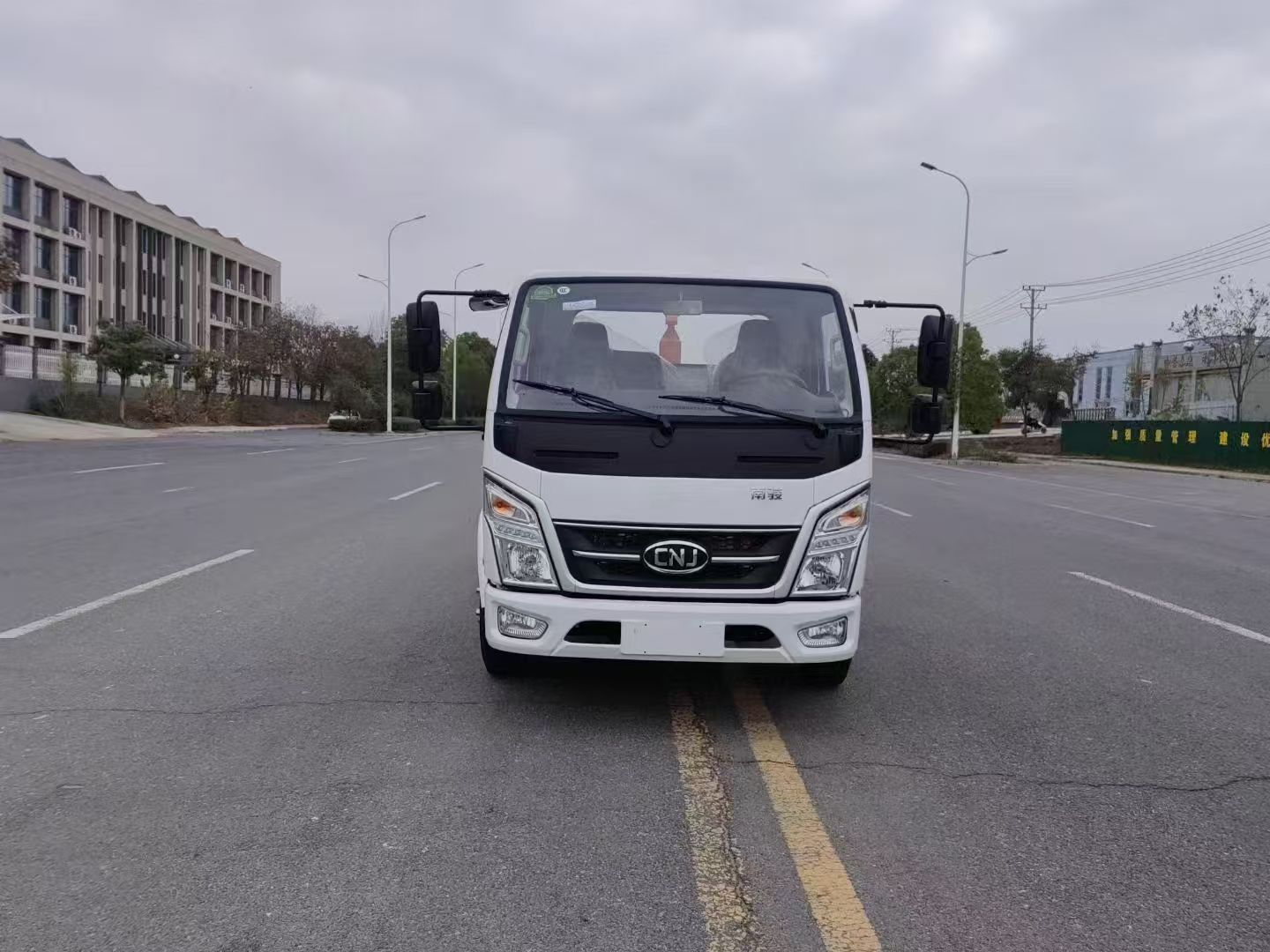 Durable Hook Lift Garbage Truck for Municipal Services