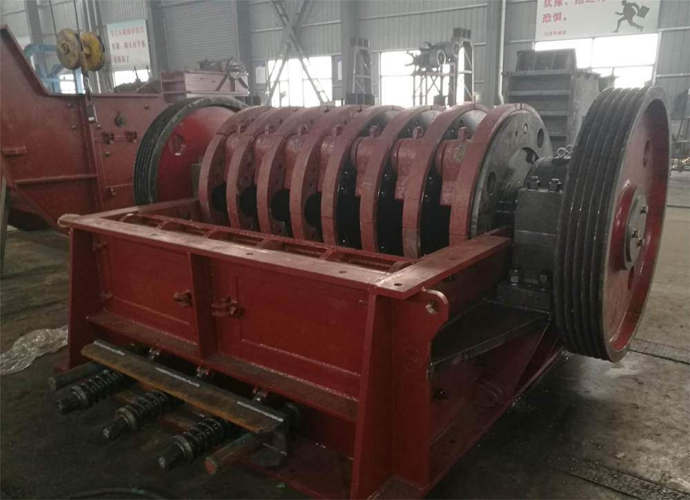 High Crushing Force Hammer Crusher