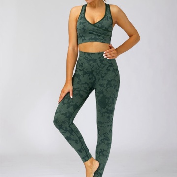 conjunto de top y leggings de gimnasio