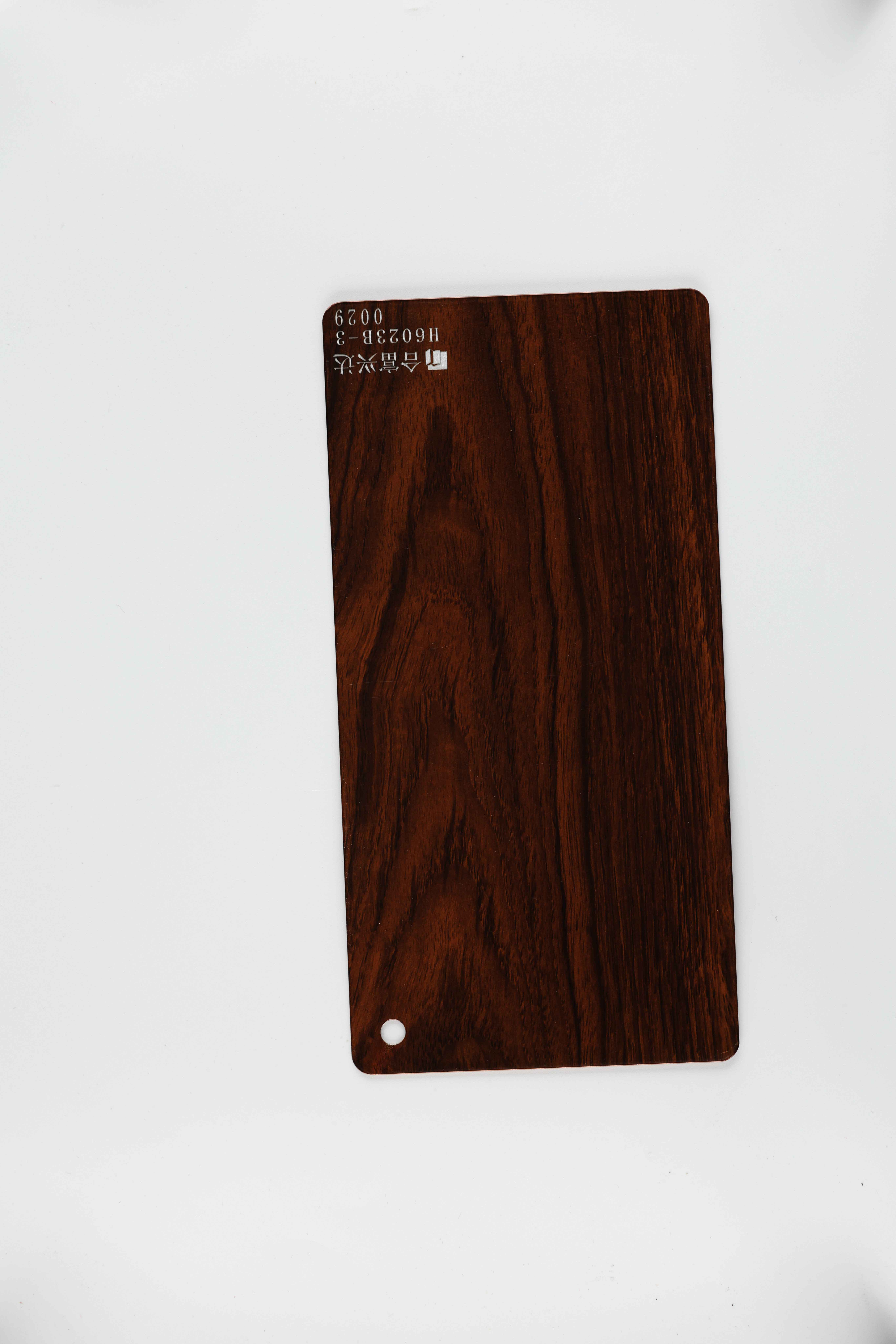 डीप महोगनी वुड ग्रेन टेक्सचर H6023B-3 का क्लोज़-अप