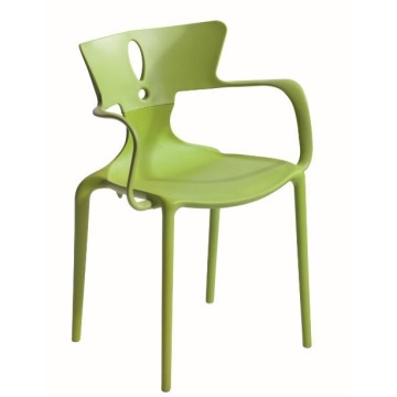Двухцветный пластиковый стул для отдыха
