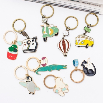 Porte-clés en métal émaillé en forme de coeur d'amour magnifique personnalisé