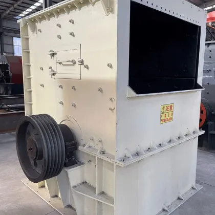Multi-Function Box Hammer Crusher Machine with Diesel Engine, Rubble Master Crusher, Gearbox, and Unique Stone Chip Shape Design