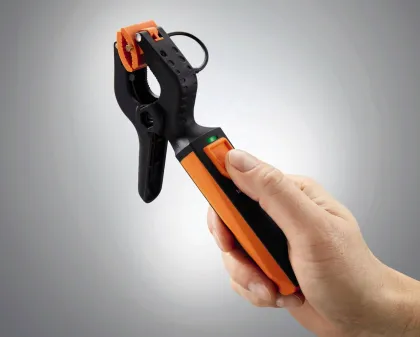 Testo 115i operated via smartphone pipe clamp thermometer