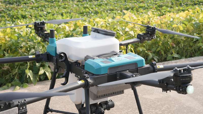 64 liters big sprayer agricultural drones