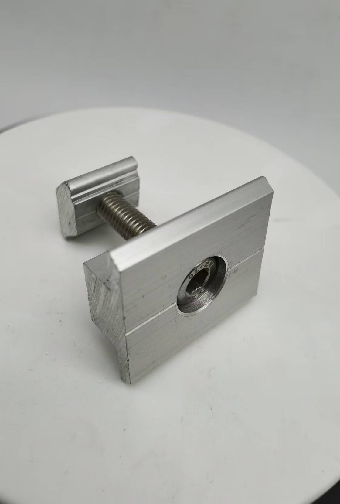 Aluminum alloy extrusion anodized mid clamps sets