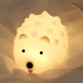 Linda luz nocturna LED de erizo para dormitorios para niños