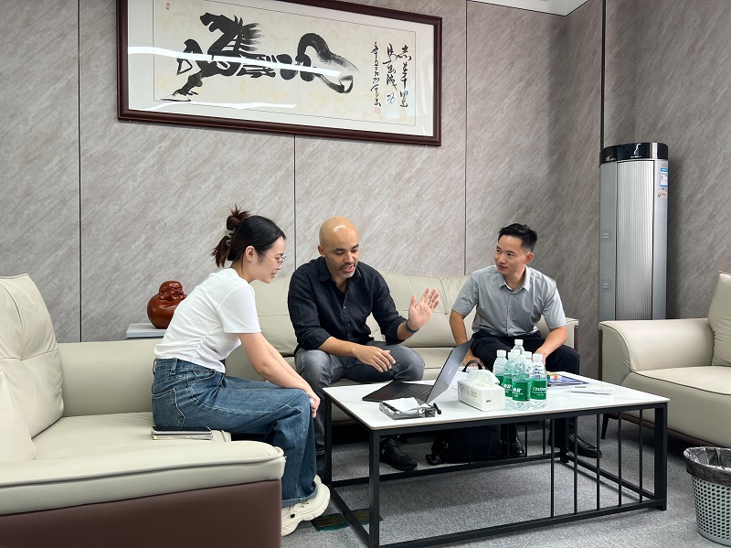 Brazilian Client Conducts On-Site Acceptance; Sennan Electric’s Custom Flexible Charging Stations Shipped Abroad