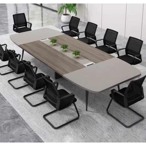 Mesa de conferência com estrutura metálica