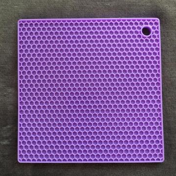 Heat-resistant honeycomb folding silicone coffee cup mat