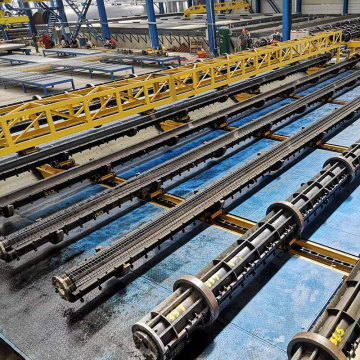 Bottom mould tranverse chain conveyor