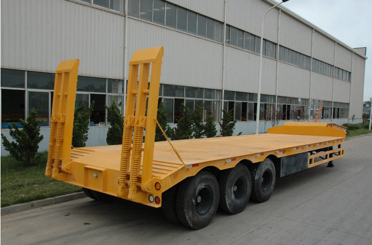 3 axle 60Ton low bed trailer truck picture 1
