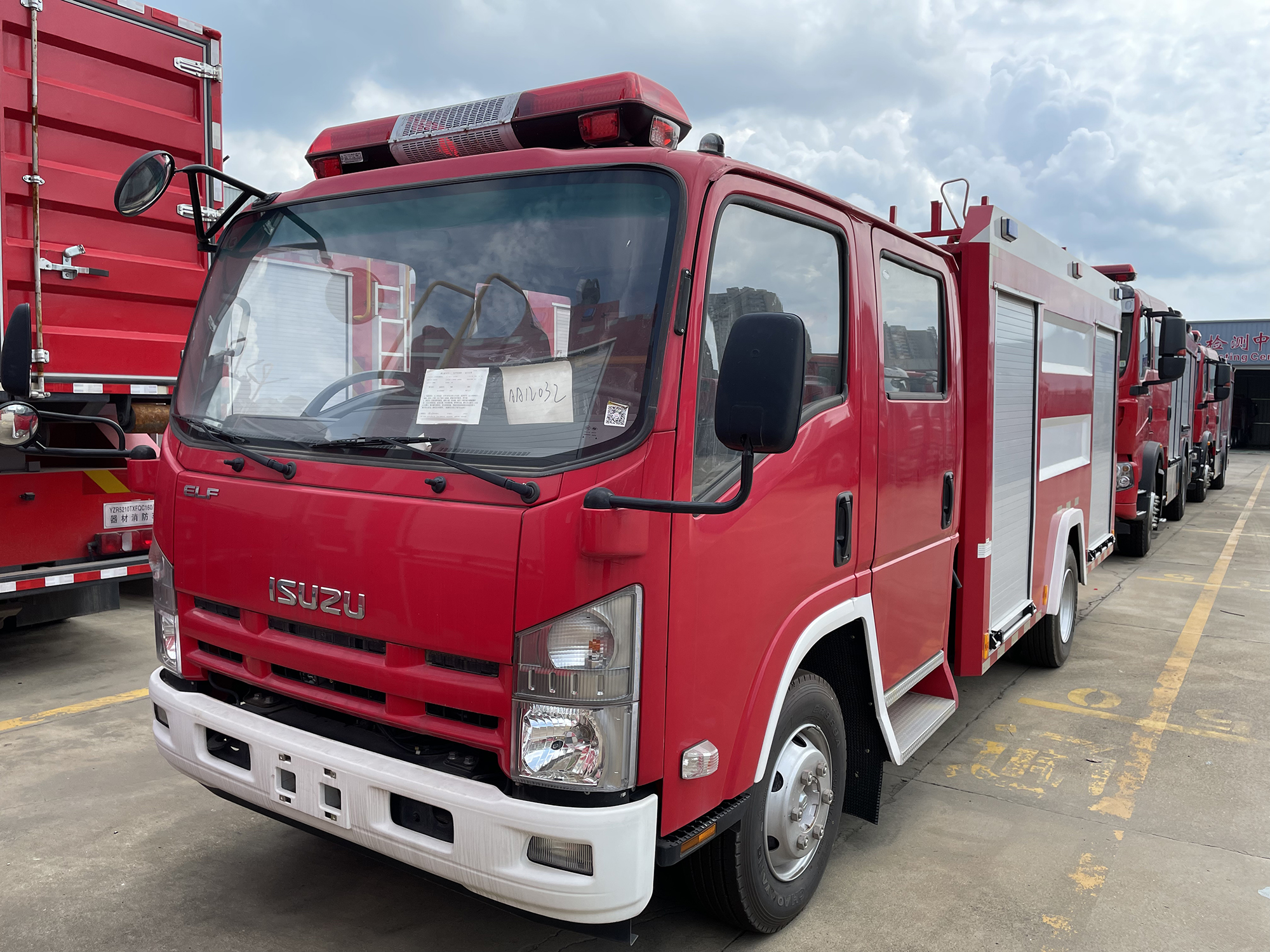 ISUZU 700P water tank fire truck