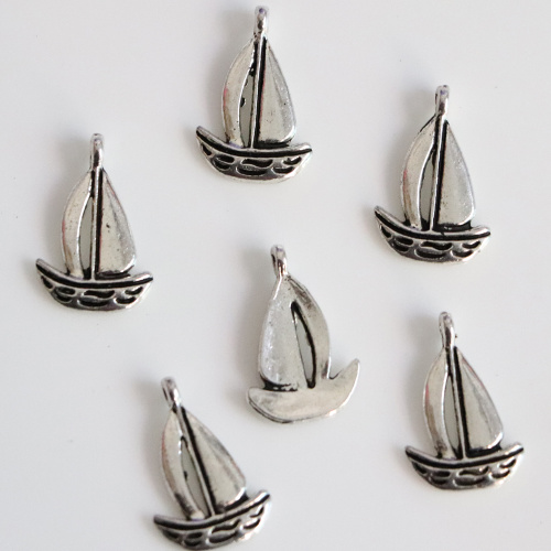 Ciondoli per barche a vela in lega di colore antico Ciondoli per barche a forma di nave Creazione di gioielli artigianali fatti a mano fai-da-te