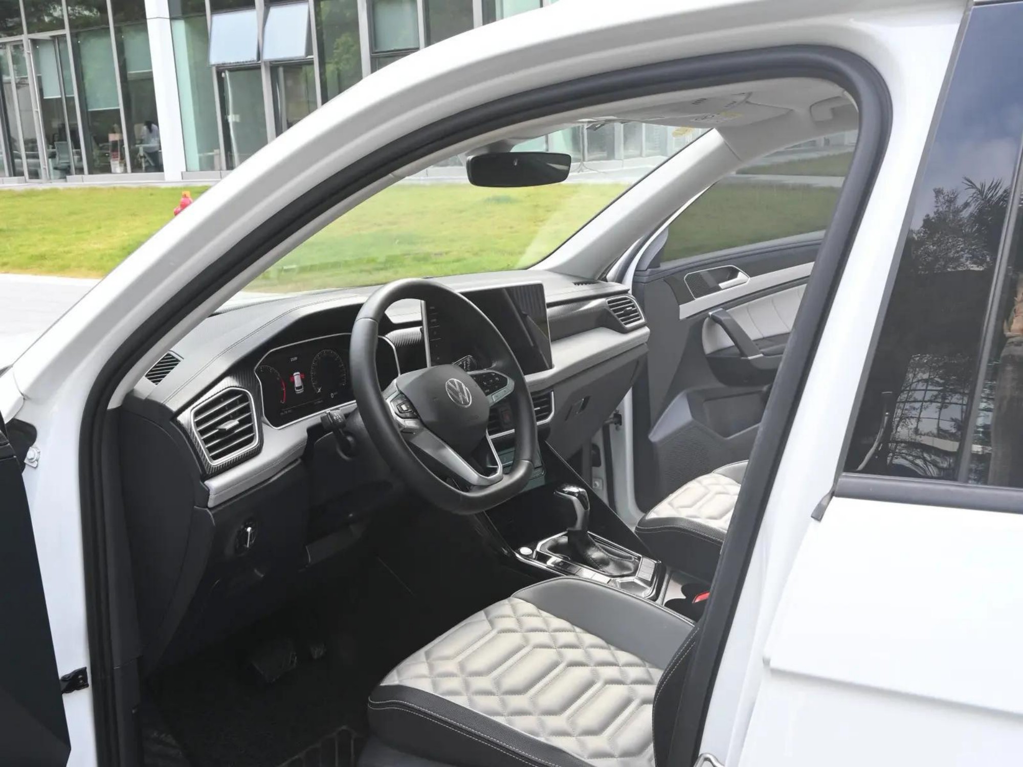 Tayron 2023 300TSI 2WD Luxury Edition