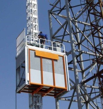 3.2 X 1.5 X 2.5m Single Cage Construction Material Hoists For Electric Power Plants