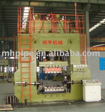 Tee making machine