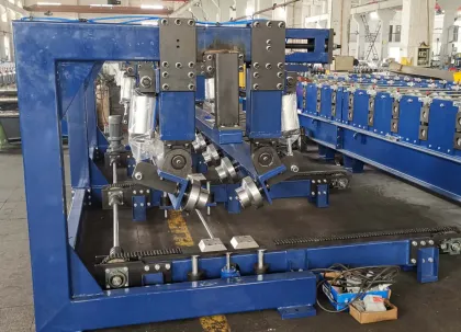 Guardrail roll forming machine