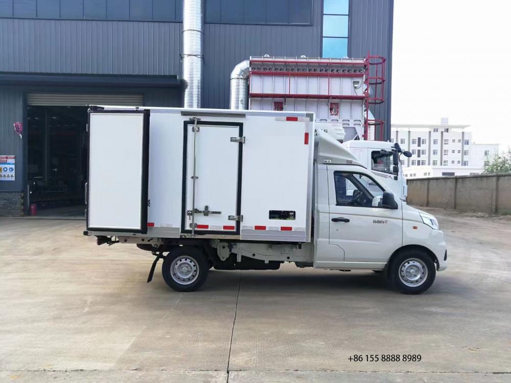 Foton Meat Hook Refrigeration Truck 4 Jpg