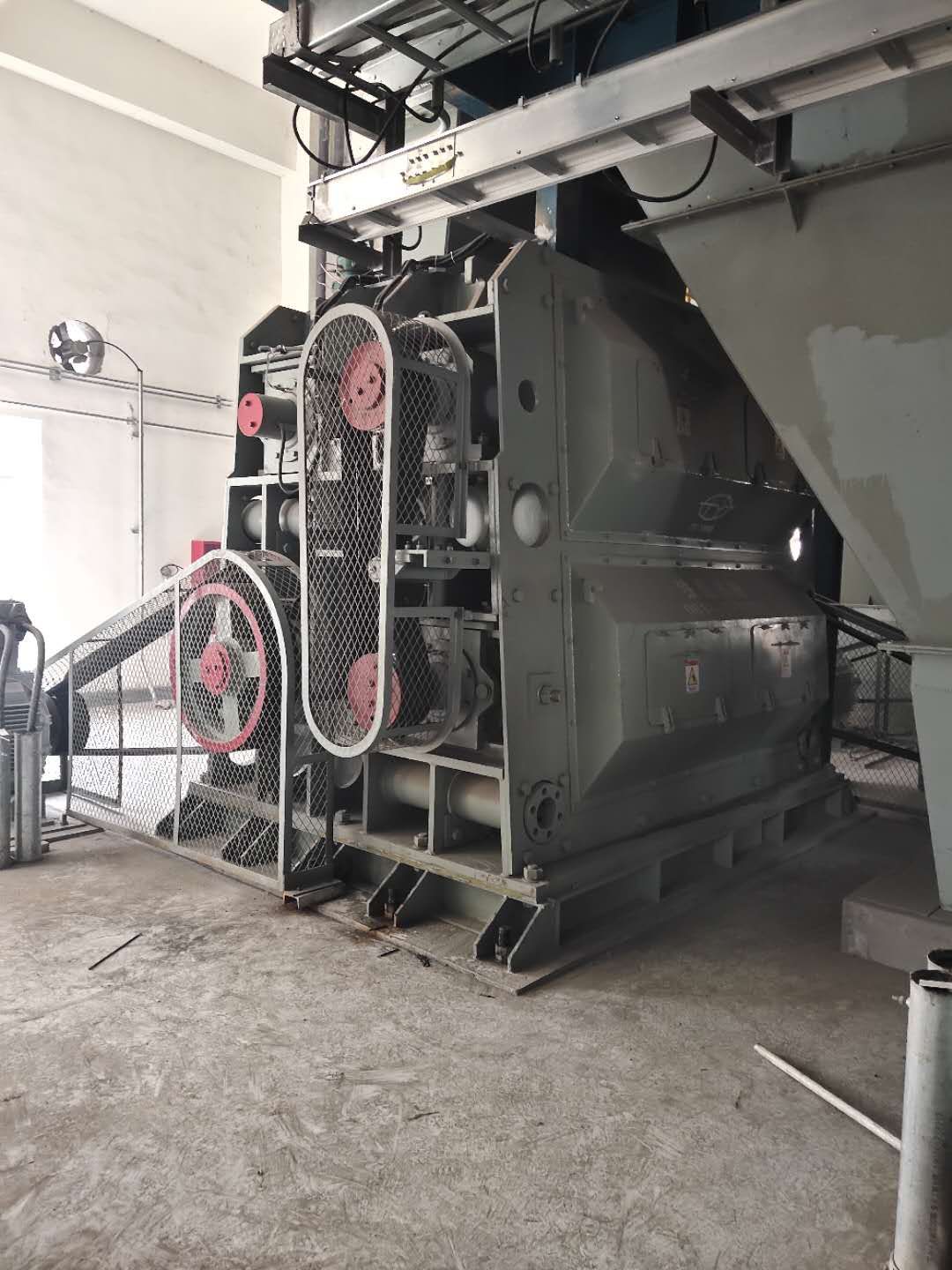 Four-Toothed Roll Crusher in Use