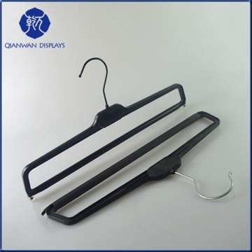 2016 new design black plastic pants hanger factory supplier in Guangzhou
