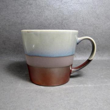 Tazze di porcellana per caffè e tè al cacao