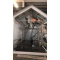 Fertig gemachtes Hotel mit gespieltem Dachbehälter
