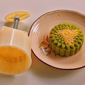 Kitchen Decorating Tools: Festival Hand Press Moon Cake Molds Set - Cookie Cake Mold