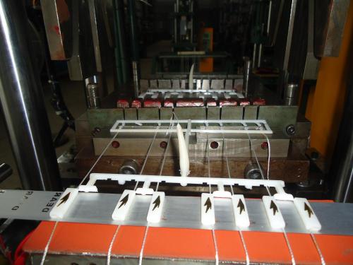 High-Speed ​​String Tags Vormmachines