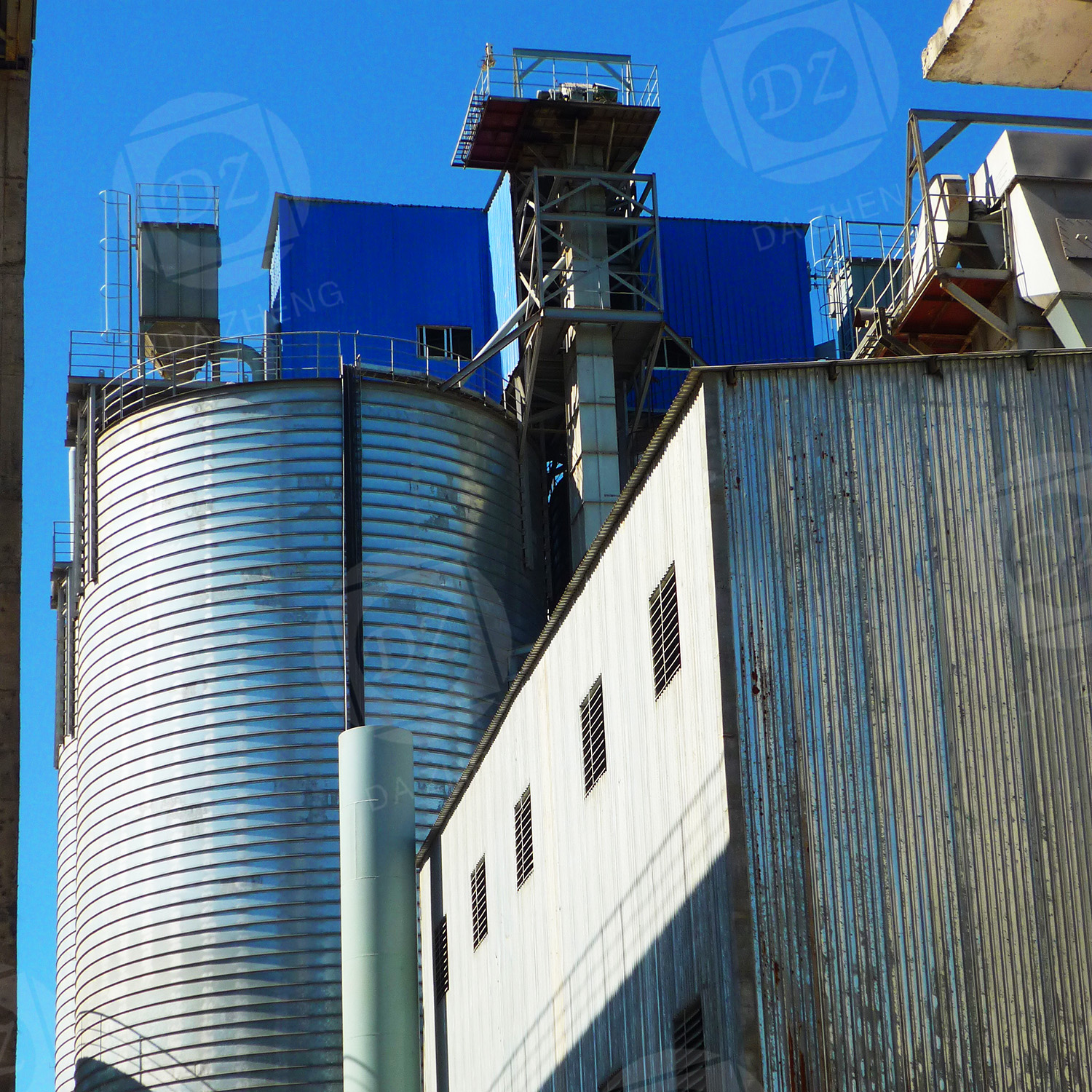 Cement storage silo for bridge construction