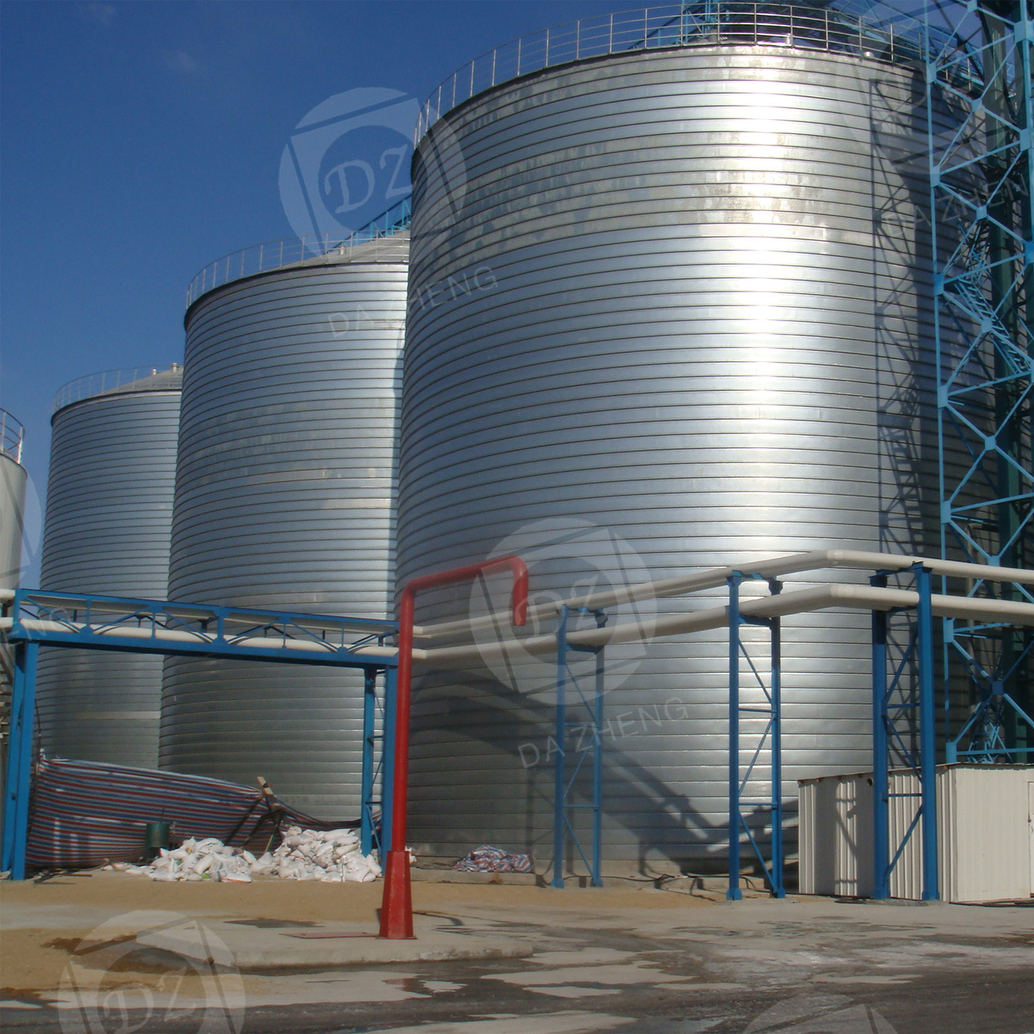 Welded steel plate silo for cement storage