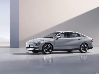 2024 Wuling Hongguang Starlight EV: 1.5L Pure Electric Sedan with Lithium Battery
