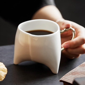 Goldgriff kreatives Dreieck Porzellan Kaffeetasse 8oz für Cappuccino und Espresso