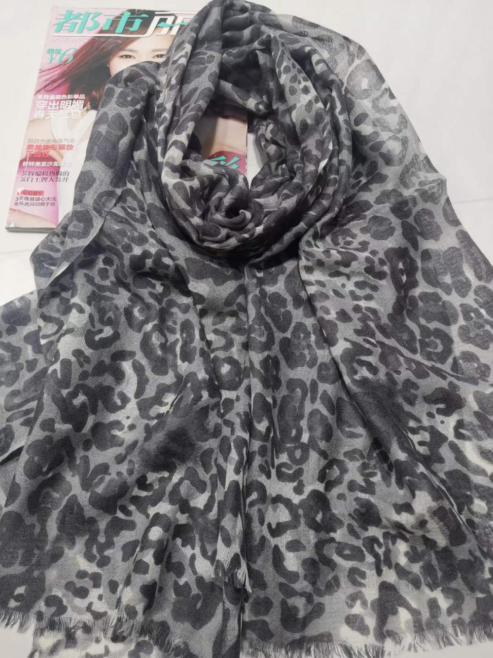 Printed Wool Scarf Zh 08