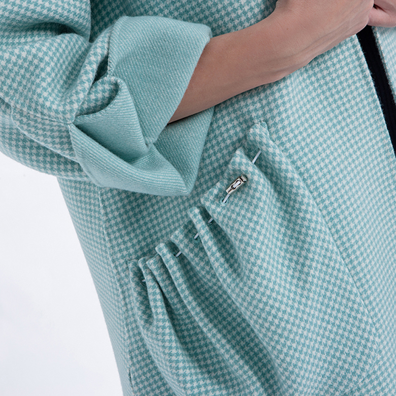 Sleeves of Ladies'Classic Cashmere Blended Overcoat Sleeves of Ladies'Classic Cashmere Blended Overcoat