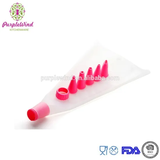 Food-grade silicone decorating bag with 5 nozzles and exchanger