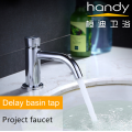 Push-Typ langer gebogener Mund Delay Action Pillar Faucet