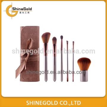 Oval makeup brush