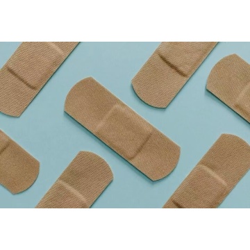 Couvre-plaie adhésif pour blessures mineures