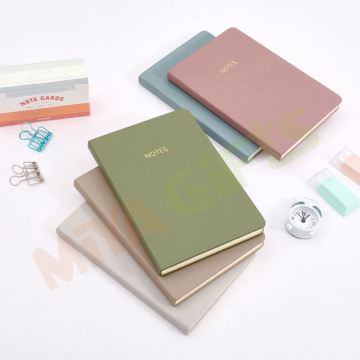 Jurnal Perancang Kulit Lembut Warna Pastel With With Foil Logo untuk Wanita