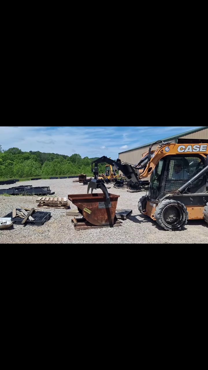 Heavy Log Lifting Grapple for Gehl V400 Skid Steer