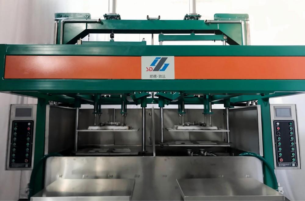 Automatic double-station feeding forming machine